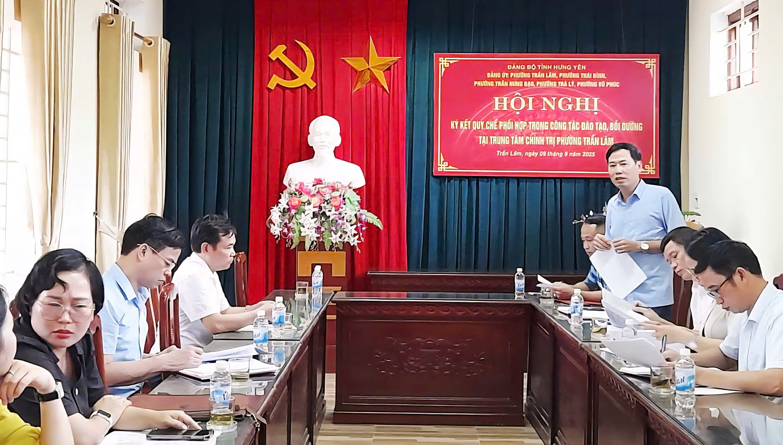 Hội nghị ký kết quy chế phối hợp trong công tác đào tạo, bồi dưỡng tại Trung tâm chính trị phường Trần Lãm