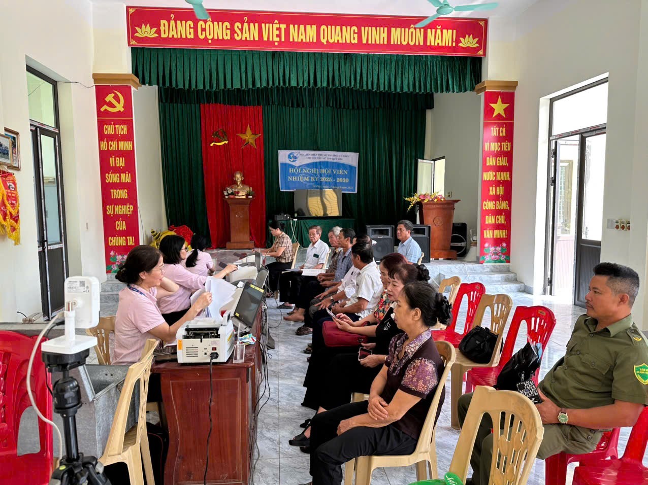 Phòng giao dịch NHCSXH Thái Bình triển khai, đánh giá kết quả hoạt động tín dụng chính sách xã hội, điểm giao dịch Song An - phường Vũ Phúc