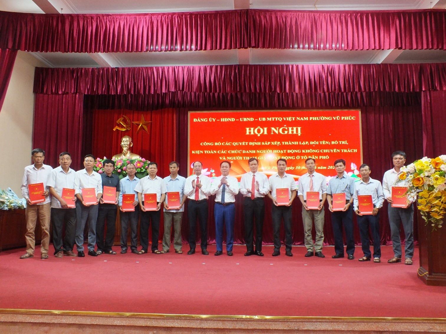 Phường Vũ Phúc công bố Nghị quyết thành lập, đổi tên các tổ dân phố và kiện toàn tổ chức hệ thống chính trị ở khu dân cư