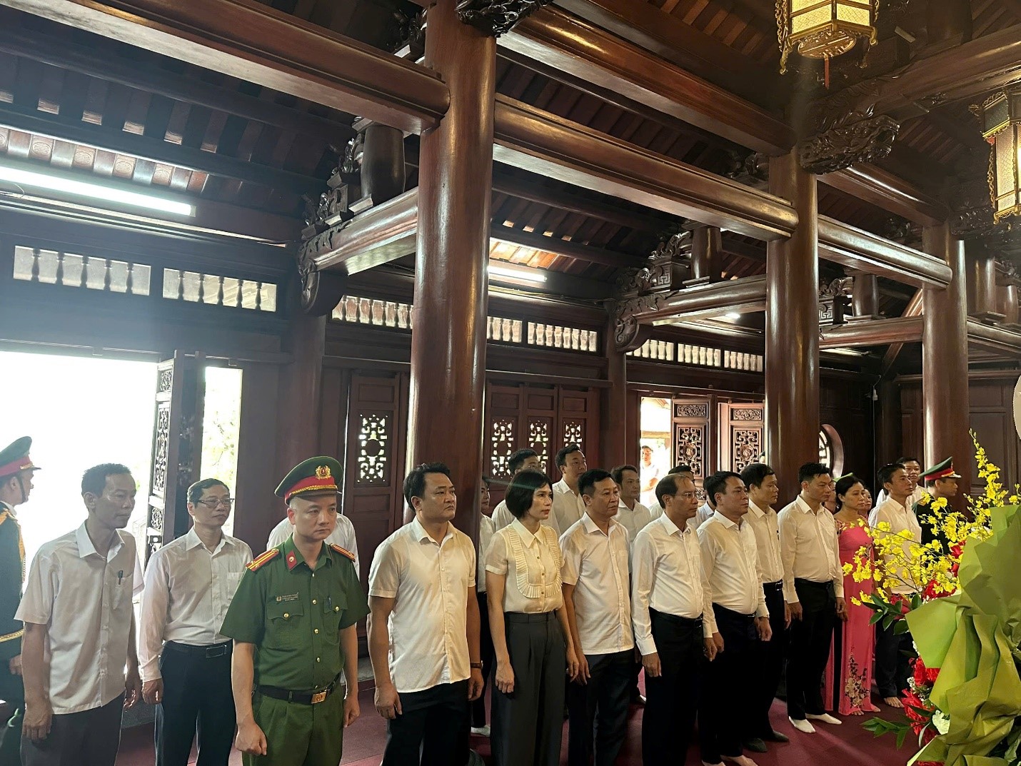 Phường Vũ Phúc tổ chức Lễ dâng hương, dâng hoa kỷ niệm 136 năm ngày sinh Chủ tịch Hồ Chí Minh