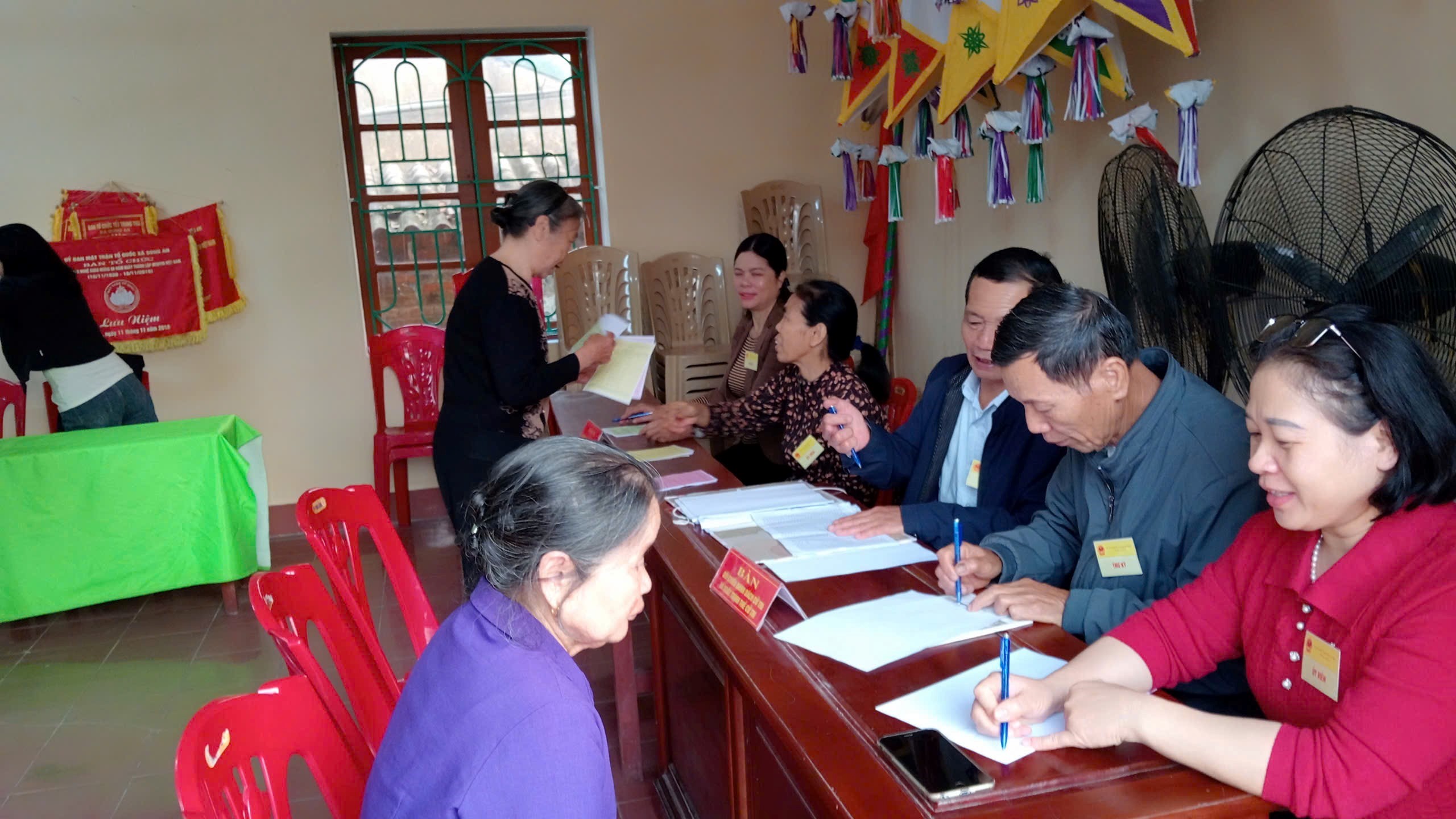 Phường Vũ Phúc tổ chức vận hành thử nghiệm chương trình khai mạc và thực hành quy trình bỏ phiếu bầu cử đại biểu Quốc hội khóa XVI và đại biểu HĐND các cấp nhiệm kỳ 2026–203