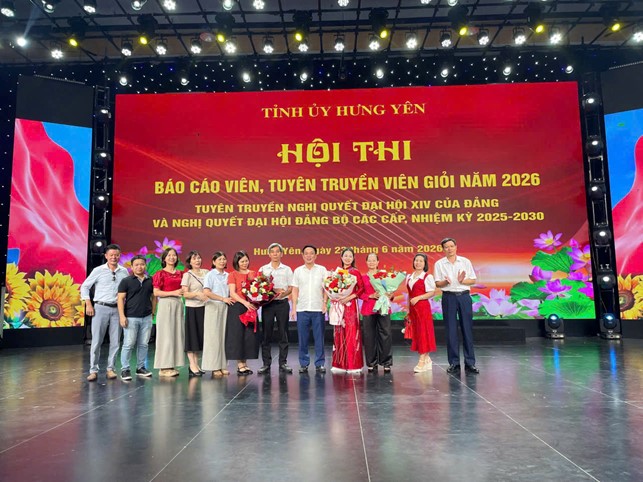 Đồng chí Bùi Thị Thanh Huệ - Thí sinh của Đảng bộ phường giành giải nhì vòng chung khảo Hội thi báo cáo viên, tuyên truyền viên giỏi tỉnh Hưng Yên năm 2026
