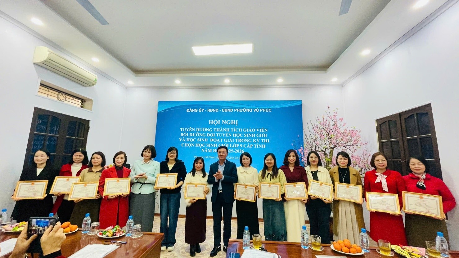 Phường Vũ Phúc tuyên dương giáo viên và học sinh đạt giải Kỳ thi học sinh giỏi lớp 9 cấp tỉnh
