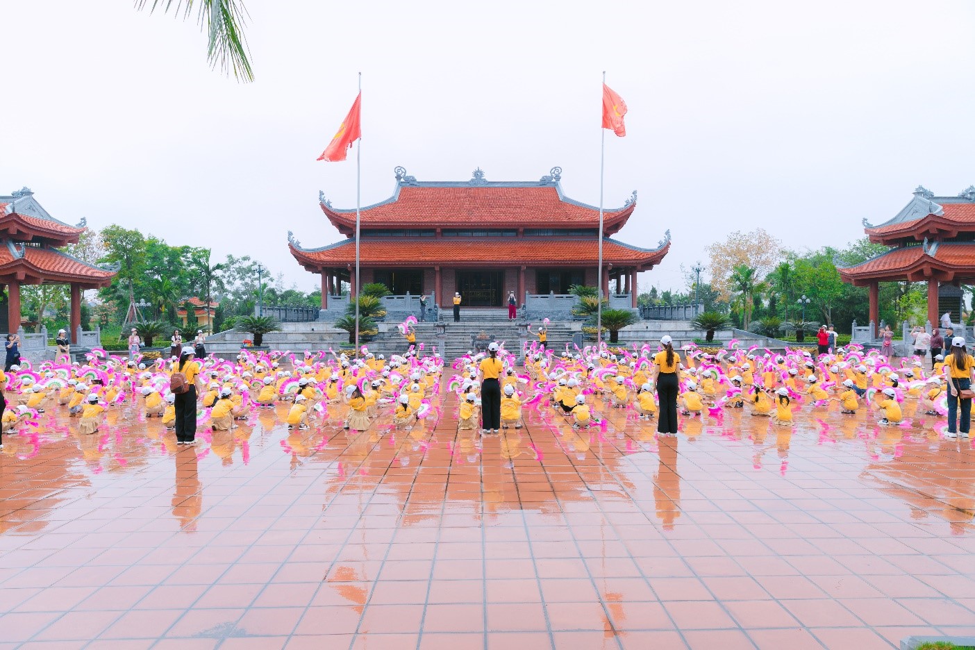Trường Mần non Vũ Phúc tổ chức hoạt động trải nghiệm “Tham quan đền thờ Đại tướng Võ Nguyên Giáp và làng múa rối nước xã Đông Hưng, tỉnh Hưng Yên”