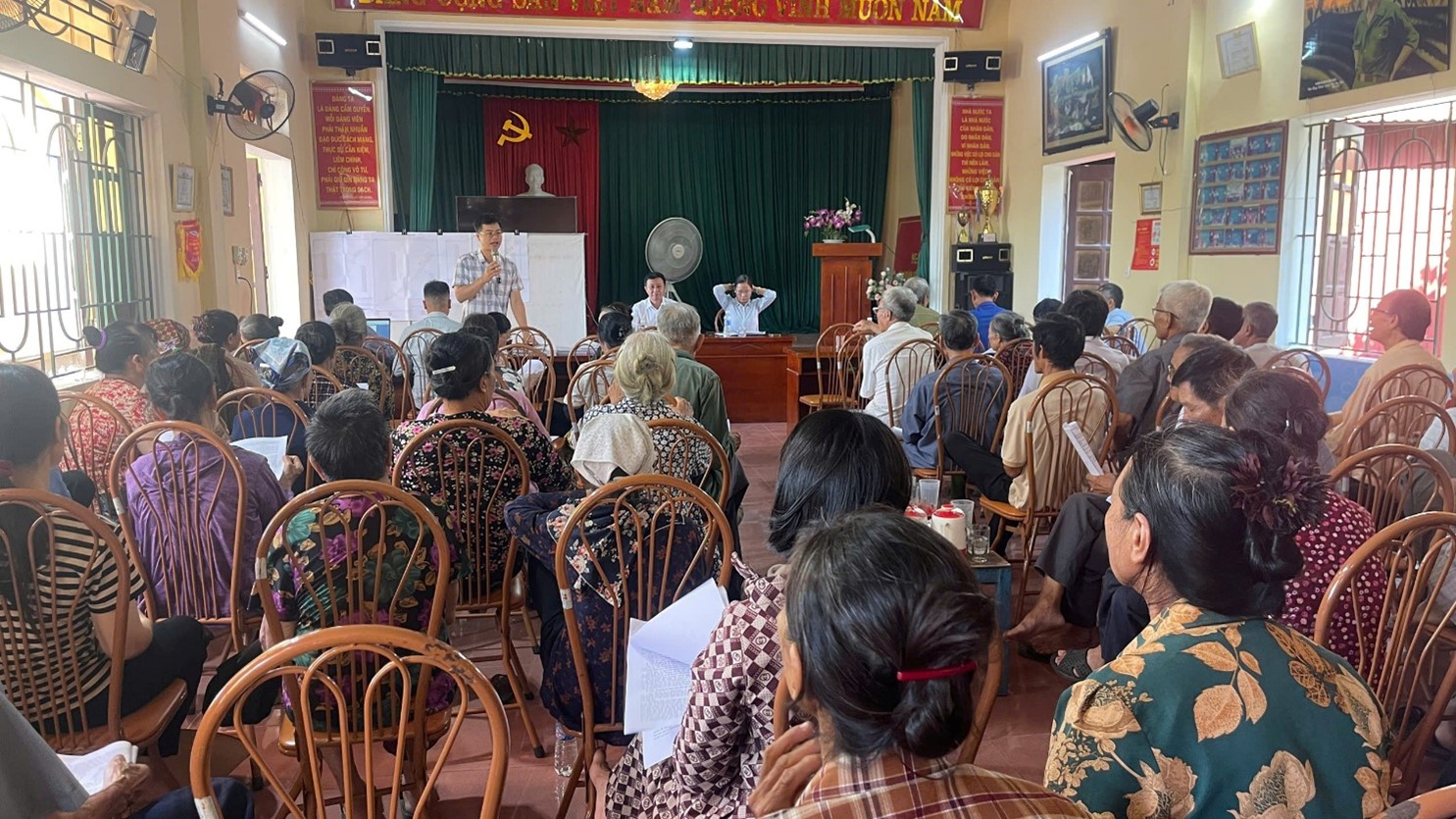 Phường Vũ Phúc đã tổ chức Hội nghị triển khai cơ chế, chính sách về bồi thường, hỗ trợ giải phóng mặt bằng liên quan đến Dự án Đường cứu hộ, cứu nạn từ ĐT.463 đi đê Sông Hồng đoạn qua địa phận xã Song An và xã Nguyên Xá, huyện Vũ Thư (nay là phường Vũ Phúc, tỉnh Hưng Yên