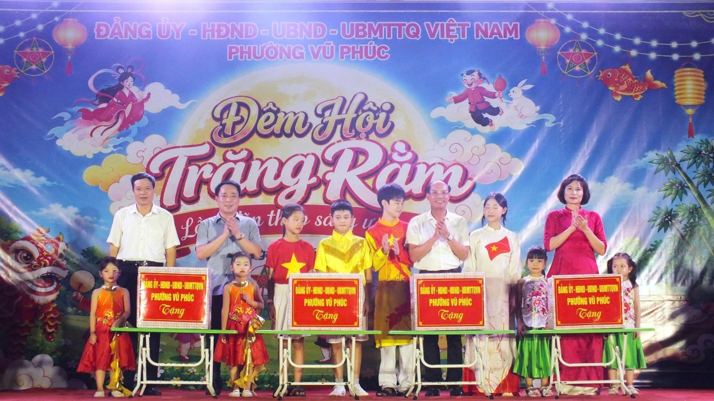 Vũ Phúc tổ chức Đêm hội trăng rằm “Lồng đèn thắp sáng ước mơ”