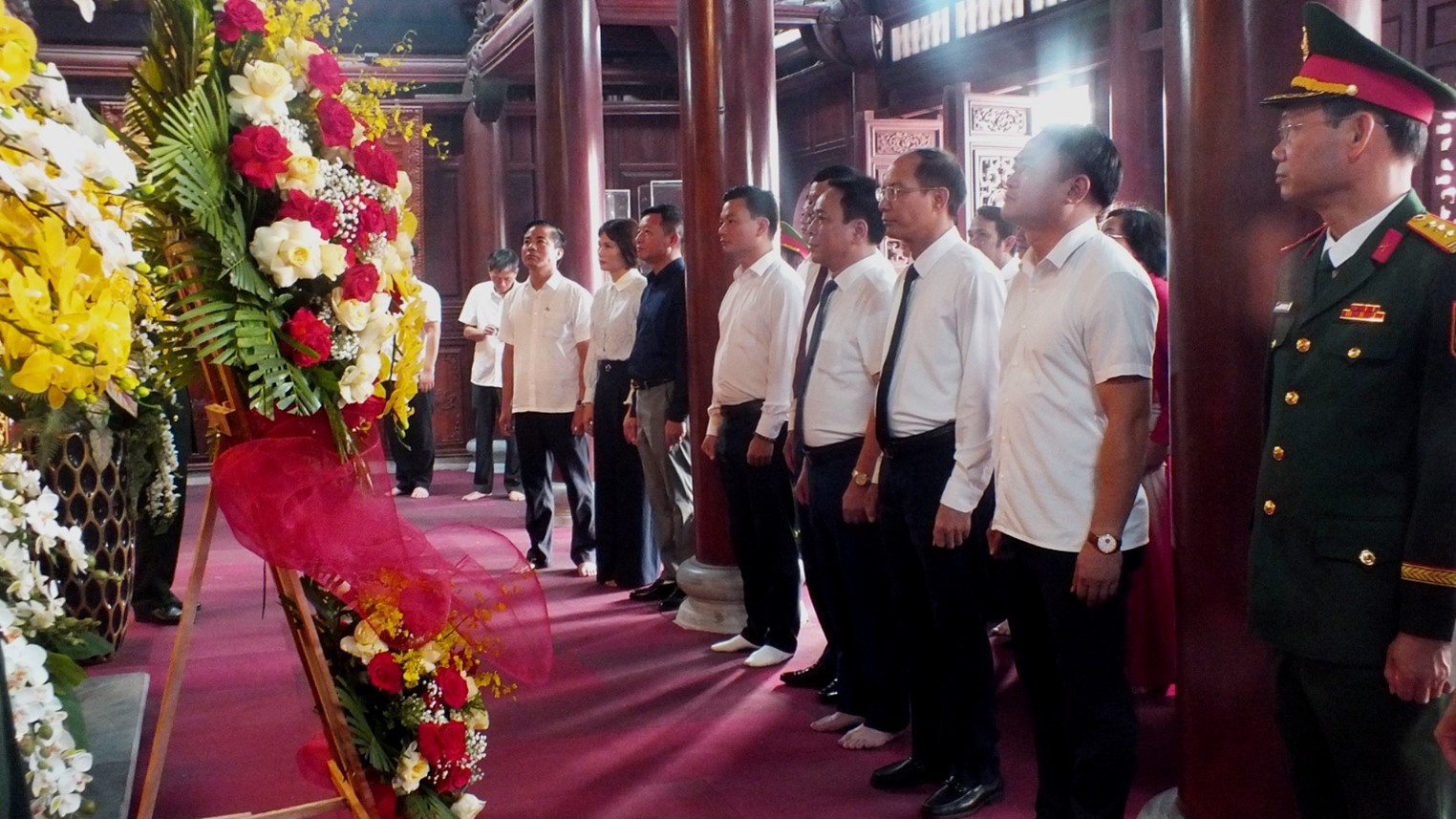 Phường Vũ Phúc tổ chức dâng hương tưởng niệm các Anh hùng liệt sĩ nhân kỷ niệm 79 năm Ngày Thương binh - Liệt sĩ (27/7/1947 - 27/7/2026)
