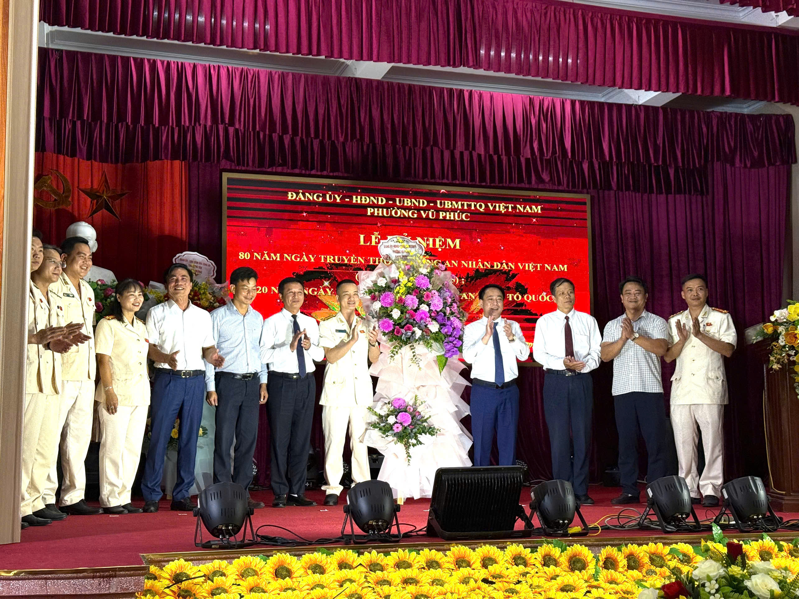 Phường Vũ Phúc kỷ niệm 80 năm Ngày truyền thống  Công an nhân dân Việt Nam và 20 năm Ngày hội Toàn dân bảo vệ an ninh Tổ quốc (19/8/2005 - 19/8/2025)