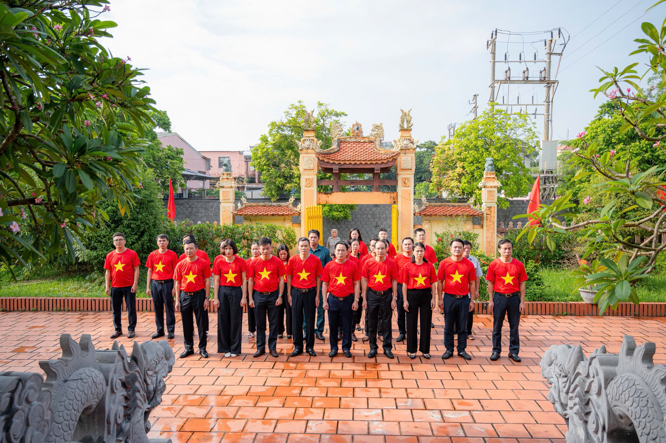 Dâng hương nhân kỷ niệm 80 năm Cách mạng tháng Tám thành công và Quốc khánh nước cộng hòa xã hội chủ nghĩa Việt Nam